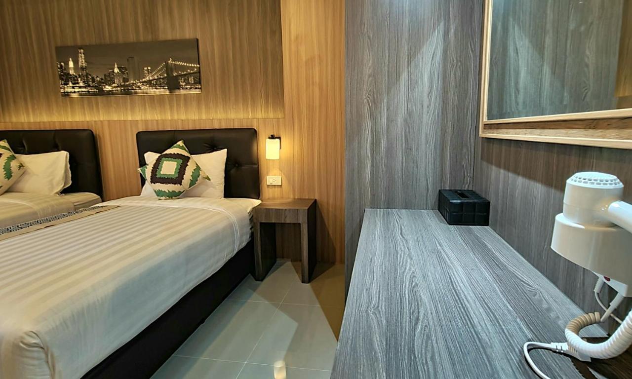 The Room Boutique Hotel Sakon Nakhon Exteriör bild