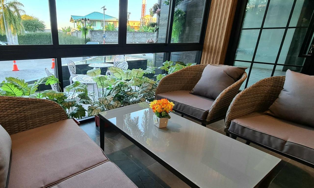 The Room Boutique Hotel Sakon Nakhon Exteriör bild