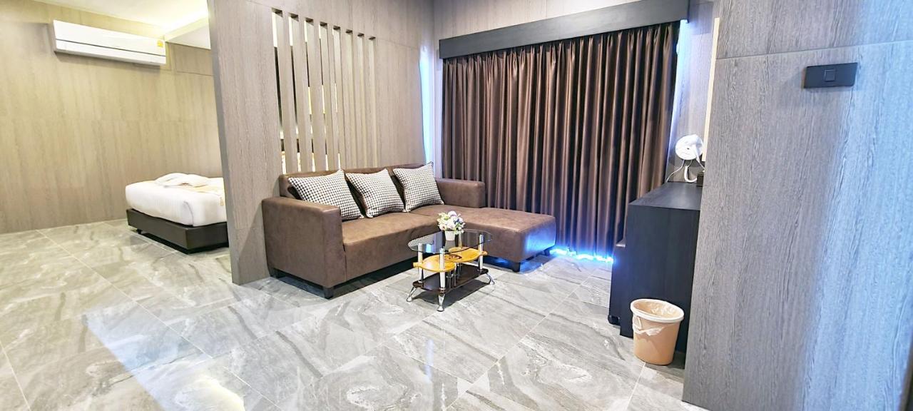 The Room Boutique Hotel Sakon Nakhon Exteriör bild